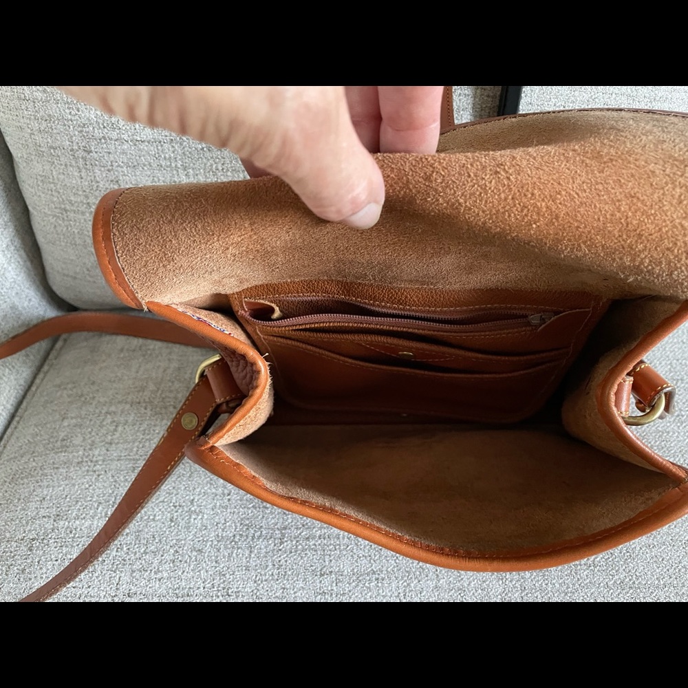 Dooney & Bourke All Weather 2 Duck, Vintage. Pebble Leather. Dark Tan. Like New! - Picture 4 of 15